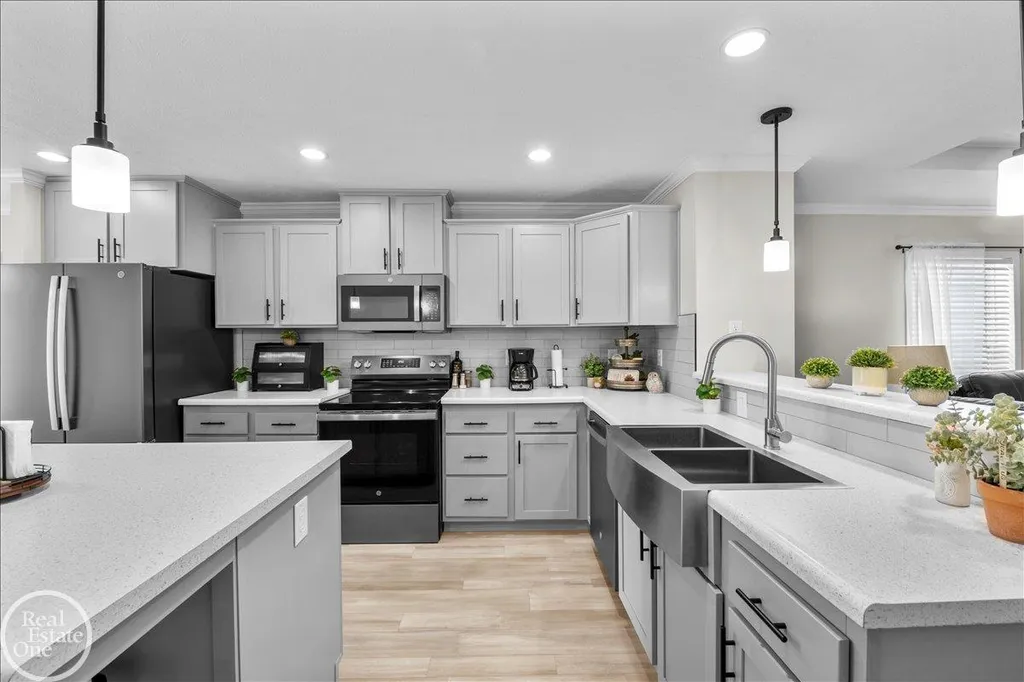 184 Riviera Drive Lapeer Township MI 48446