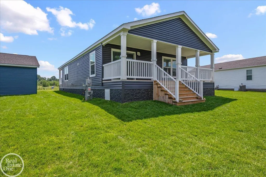 184 Riviera Drive Lapeer Township MI 48446