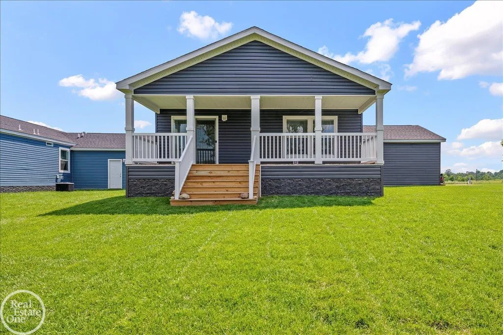 184 Riviera Drive Lapeer Township MI 48446