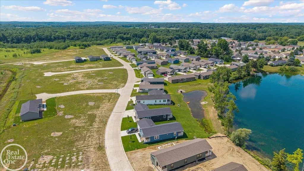 184 Riviera Drive Lapeer Township MI 48446