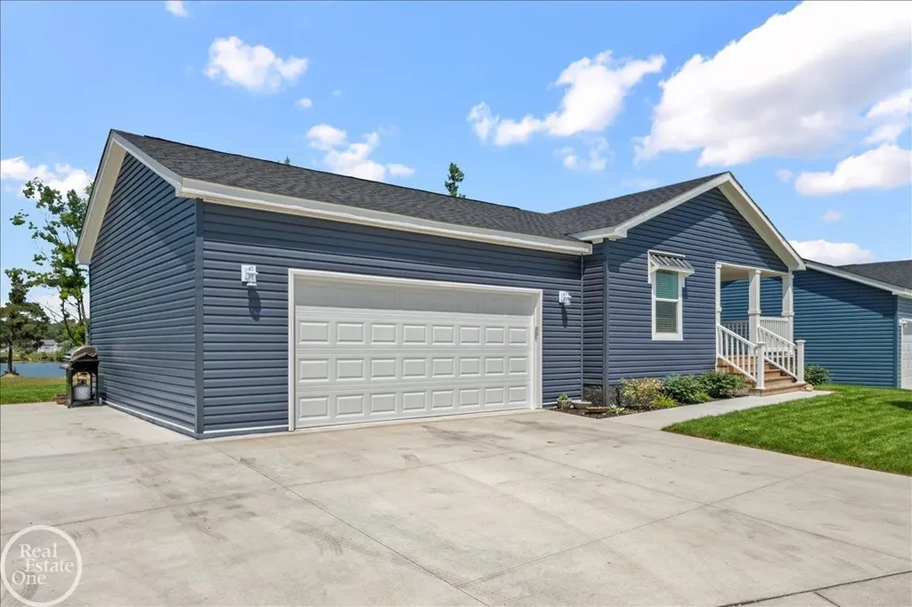 184 Riviera Drive Lapeer Township MI 48446