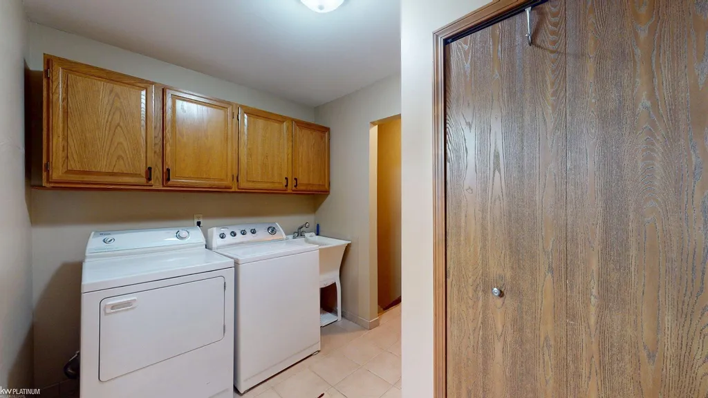 41230 Whispering Oaks Drive Clinton Charter Township MI 48038