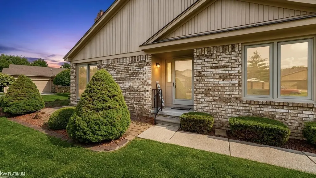 41230 Whispering Oaks Drive Clinton Charter Township MI 48038