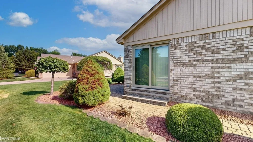 41230 Whispering Oaks Drive Clinton Charter Township MI 48038
