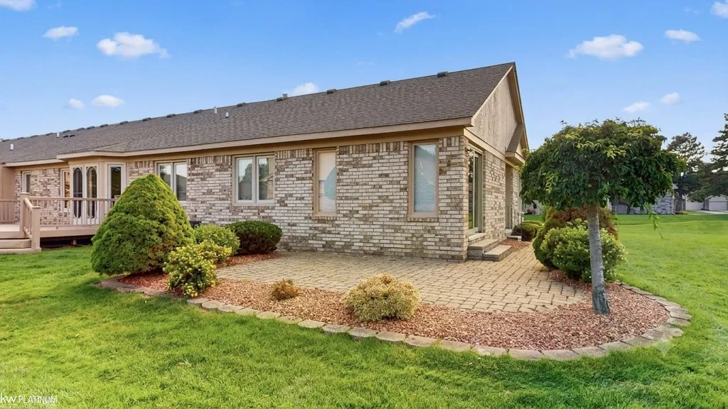 41230 Whispering Oaks Drive Clinton Charter Township MI 48038
