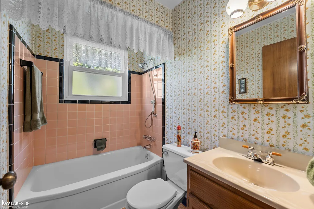 1917 Harwood Avenue Royal Oak City MI 48067