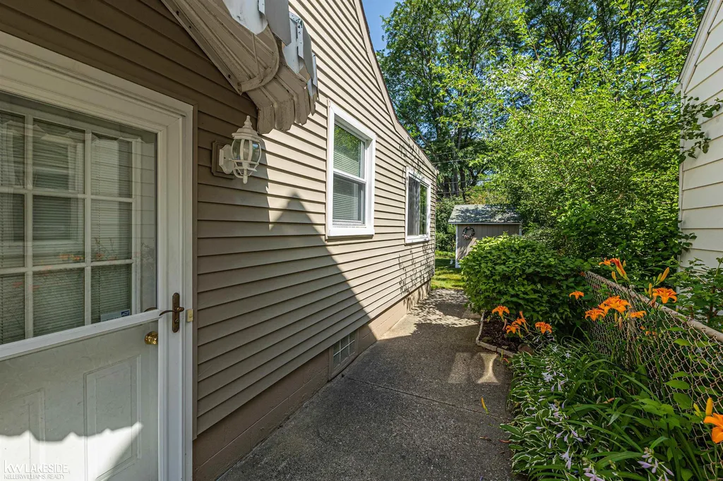 1917 Harwood Avenue Royal Oak City MI 48067