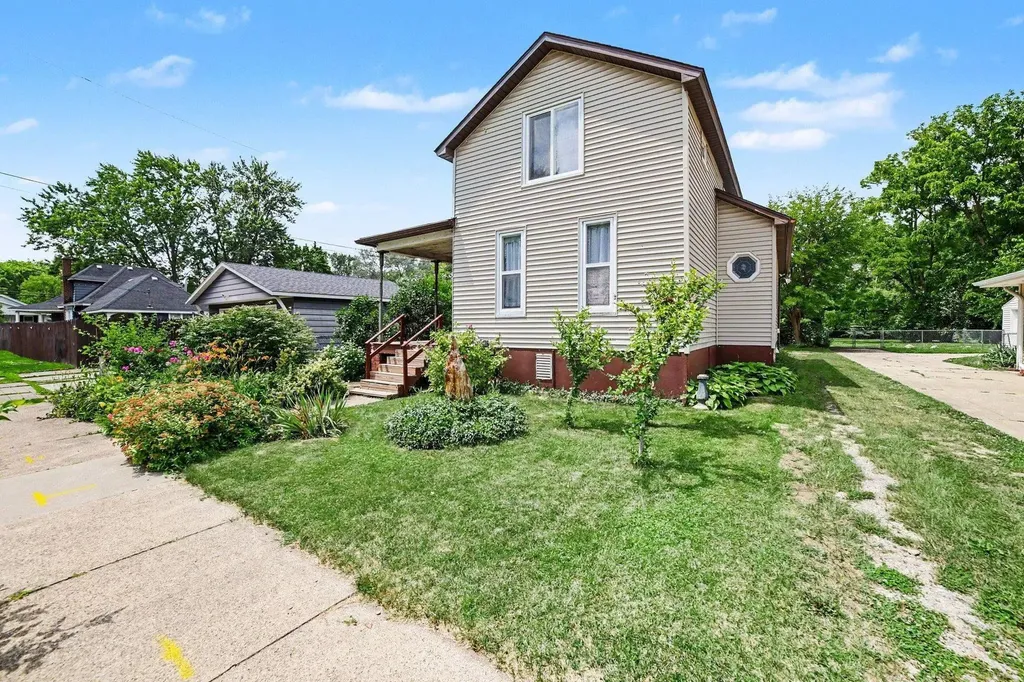 817 Wright Street Saginaw City MI 48602