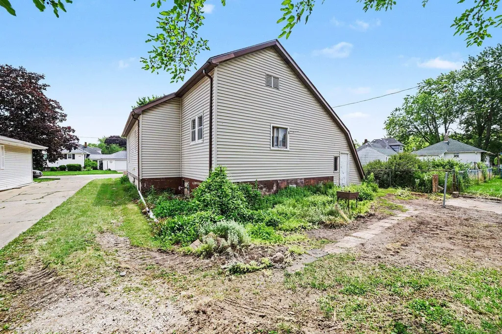 817 Wright Street Saginaw City MI 48602
