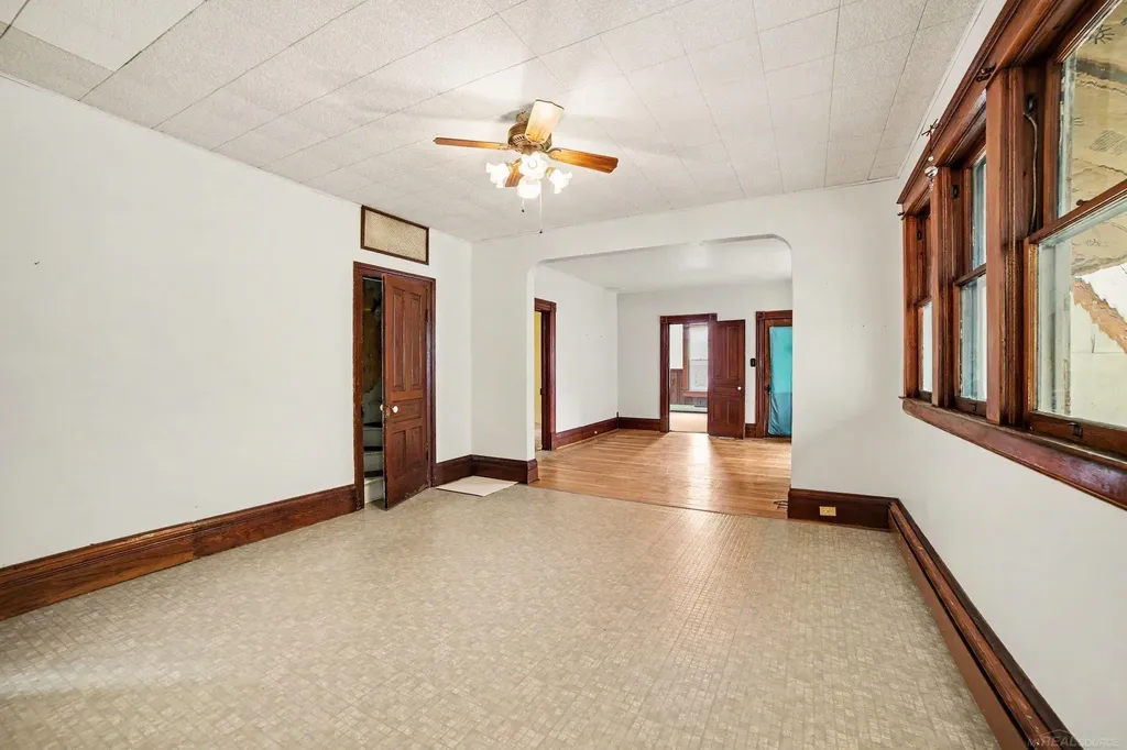 817 Wright Street Saginaw City MI 48602