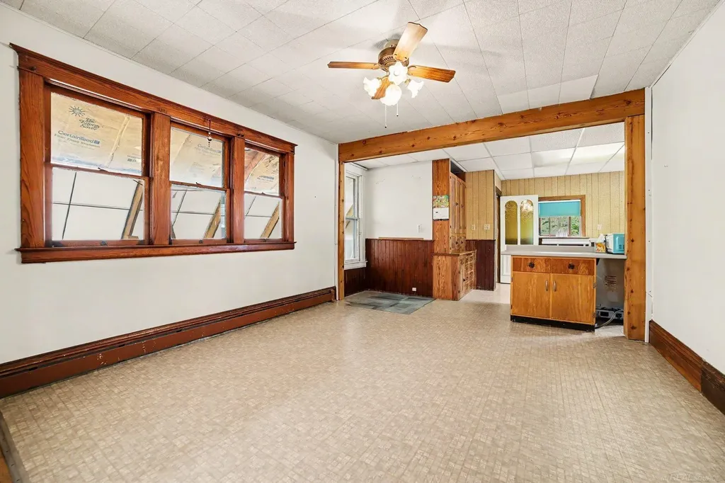 817 Wright Street Saginaw City MI 48602