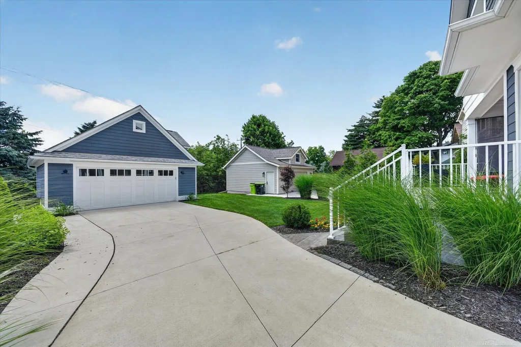 139 Albertson Street Rochester City MI 48307