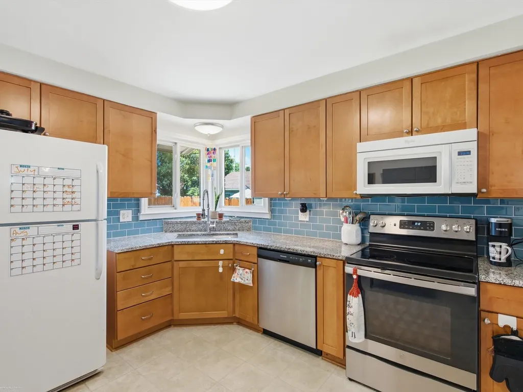 5539 Hartlein Drive Warren City MI 48092