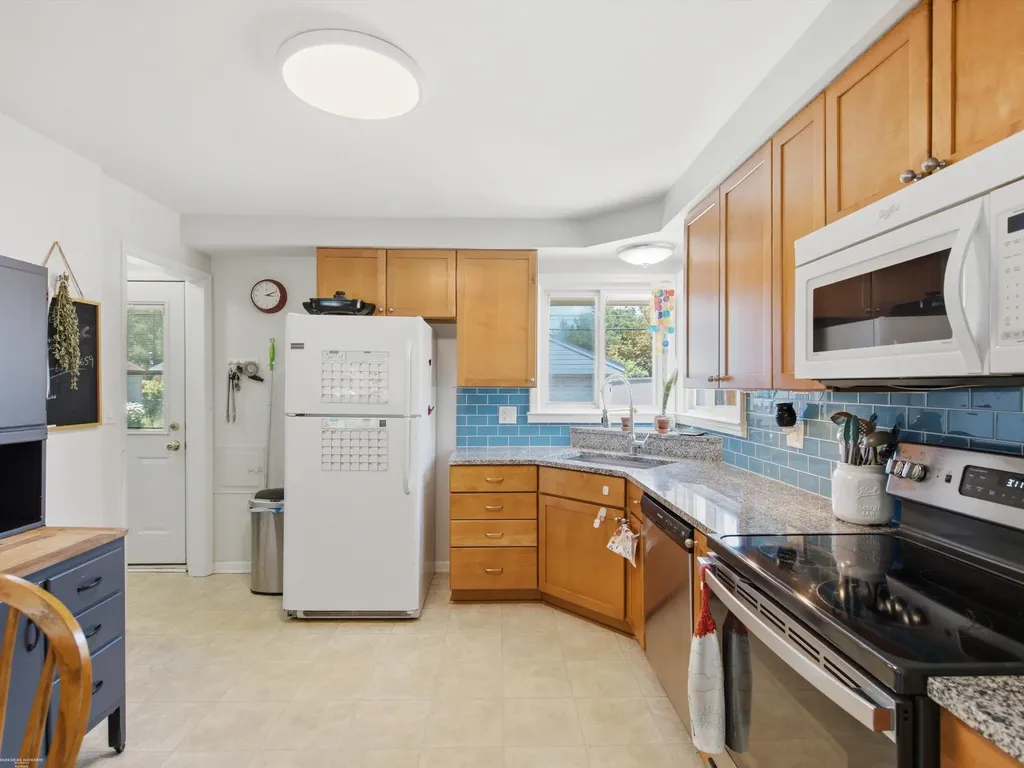 5539 Hartlein Drive Warren City MI 48092