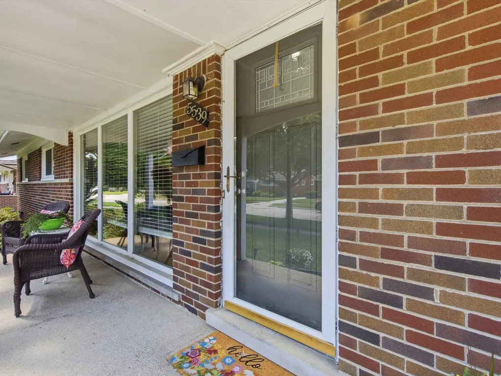 5539 Hartlein Drive Warren City MI 48092