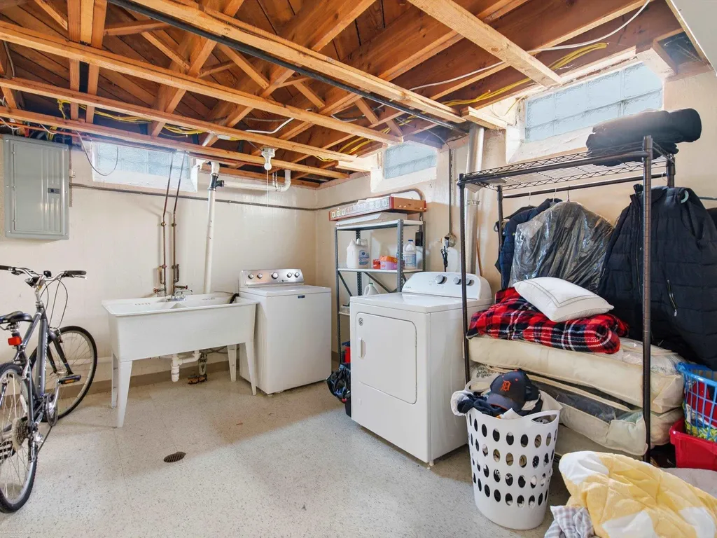 5539 Hartlein Drive Warren City MI 48092