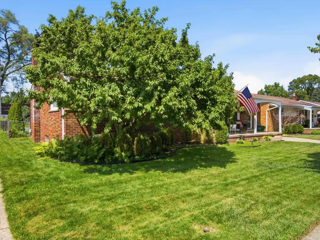 5539 Hartlein Drive Warren City MI 48092