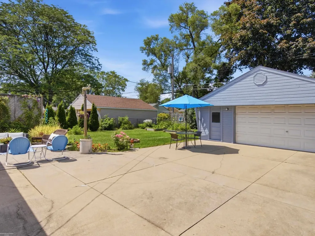 5539 Hartlein Drive Warren City MI 48092
