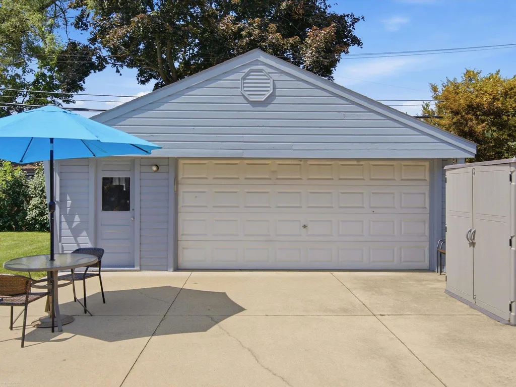 5539 Hartlein Drive Warren City MI 48092