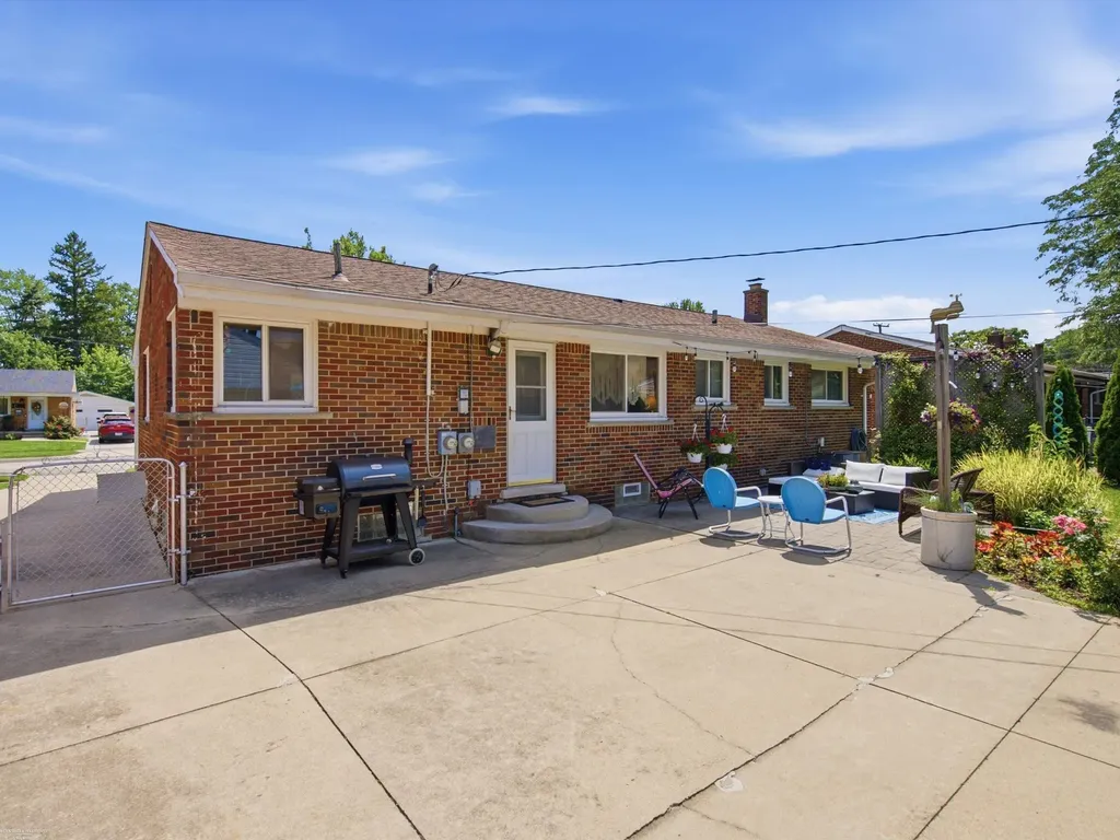 5539 Hartlein Drive Warren City MI 48092