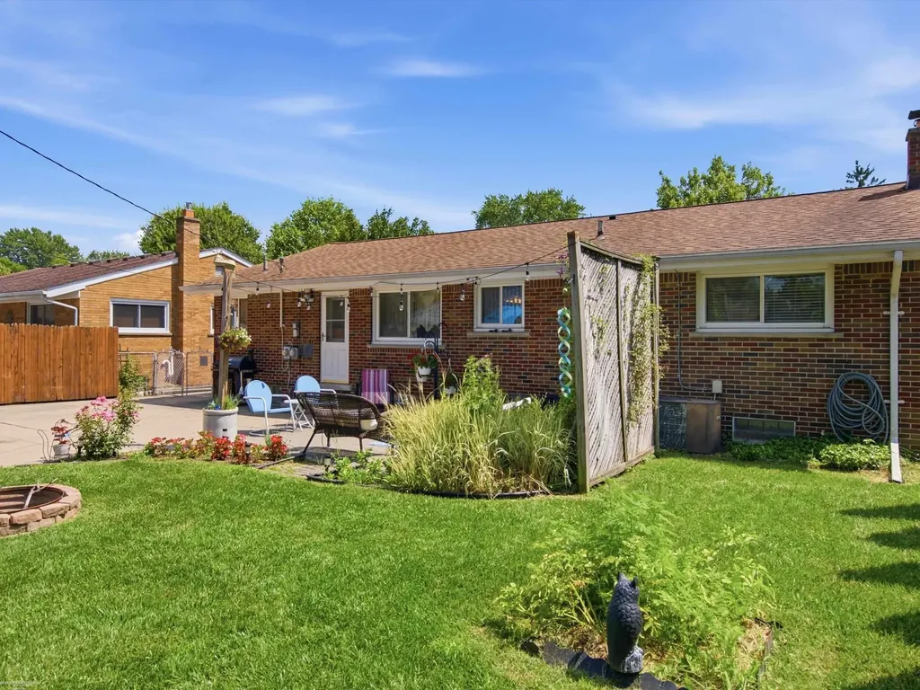 5539 Hartlein Drive Warren City MI 48092