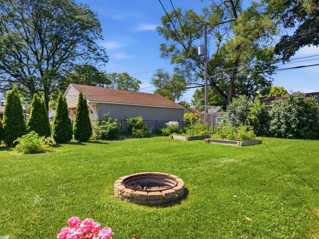5539 Hartlein Drive Warren City MI 48092