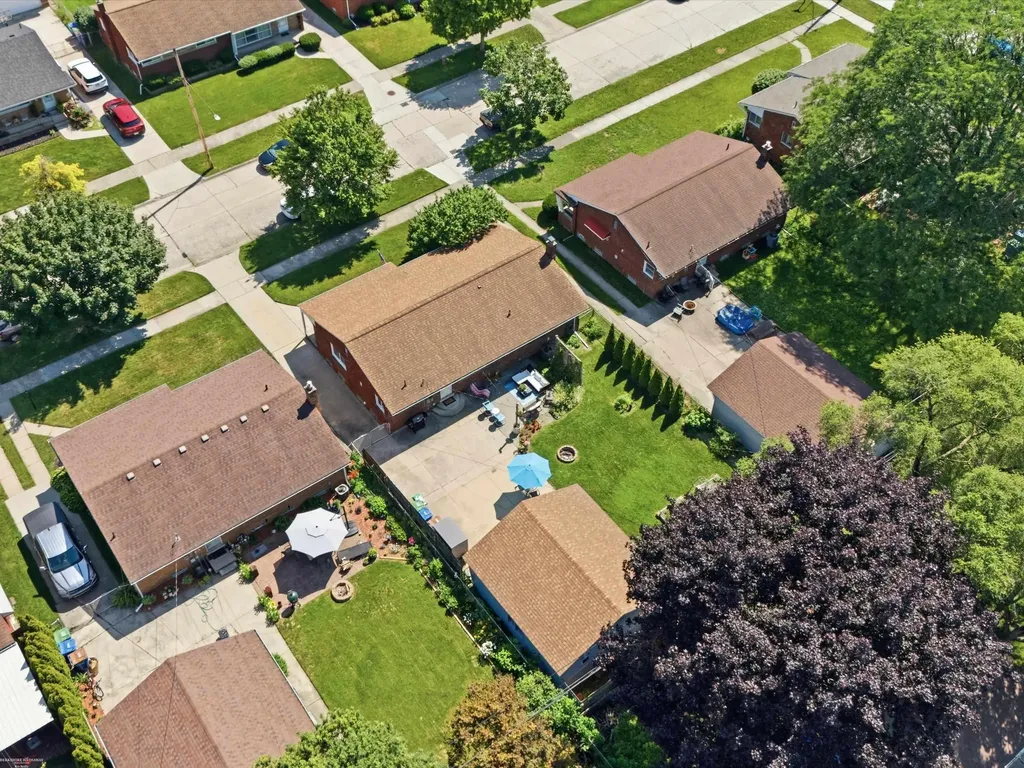 5539 Hartlein Drive Warren City MI 48092