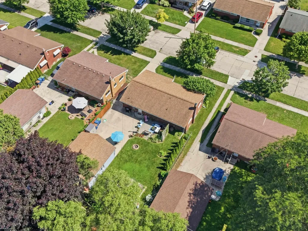 5539 Hartlein Drive Warren City MI 48092