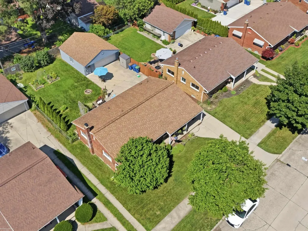 5539 Hartlein Drive Warren City MI 48092