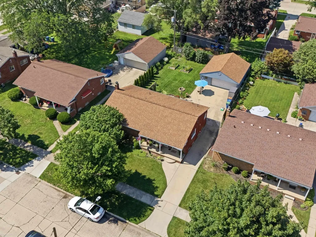 5539 Hartlein Drive Warren City MI 48092