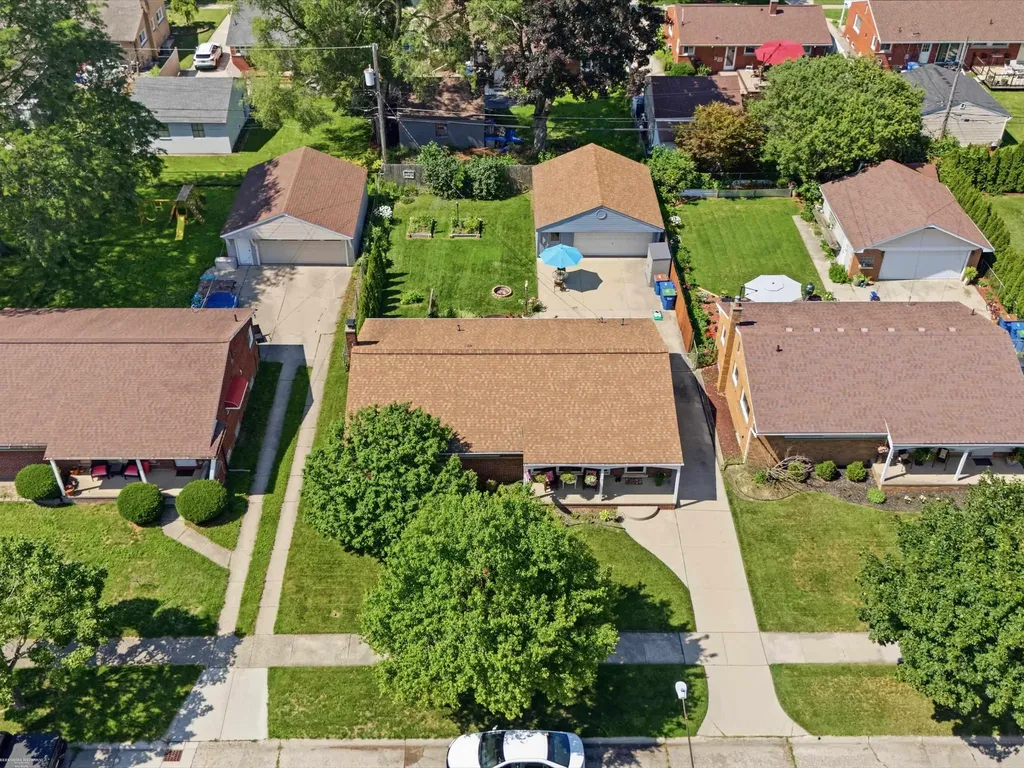 5539 Hartlein Drive Warren City MI 48092