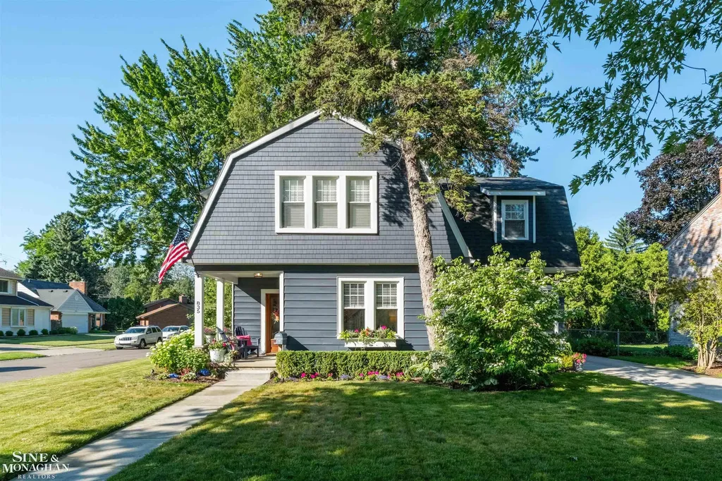 835 Cook Road Grosse Pointe Woods City MI 48236