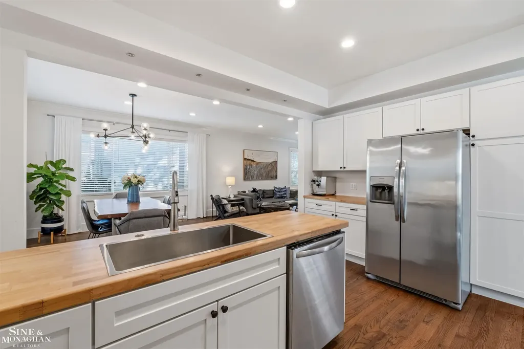 835 Cook Road Grosse Pointe Woods City MI 48236