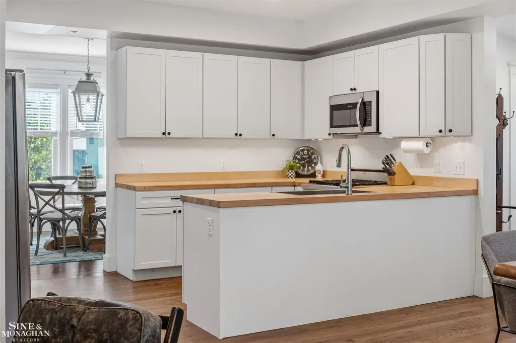 835 Cook Road Grosse Pointe Woods City MI 48236