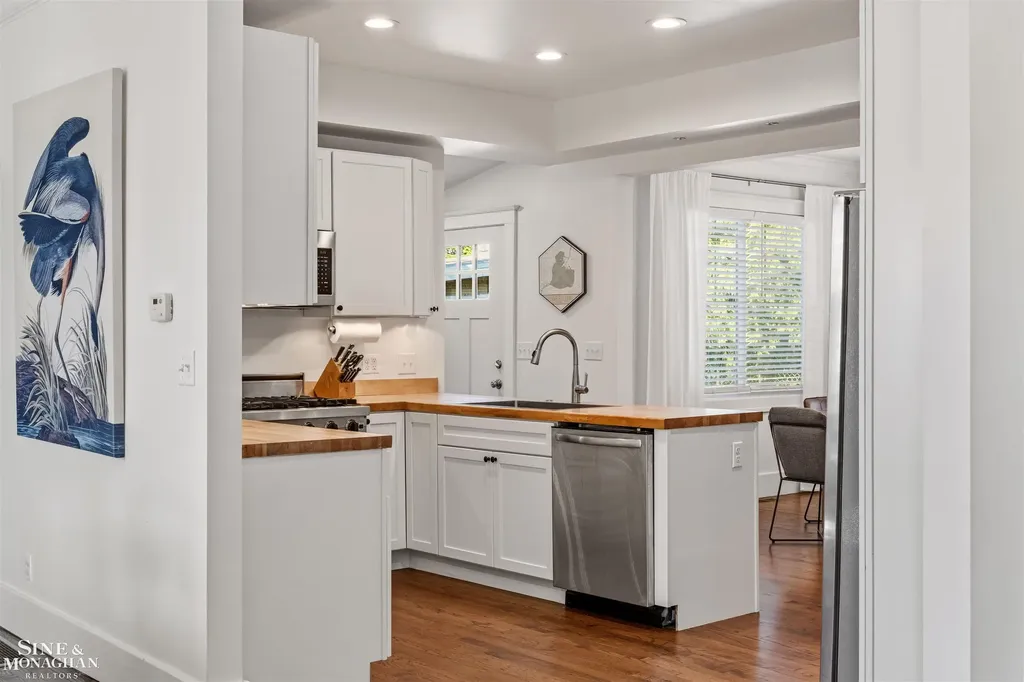 835 Cook Road Grosse Pointe Woods City MI 48236