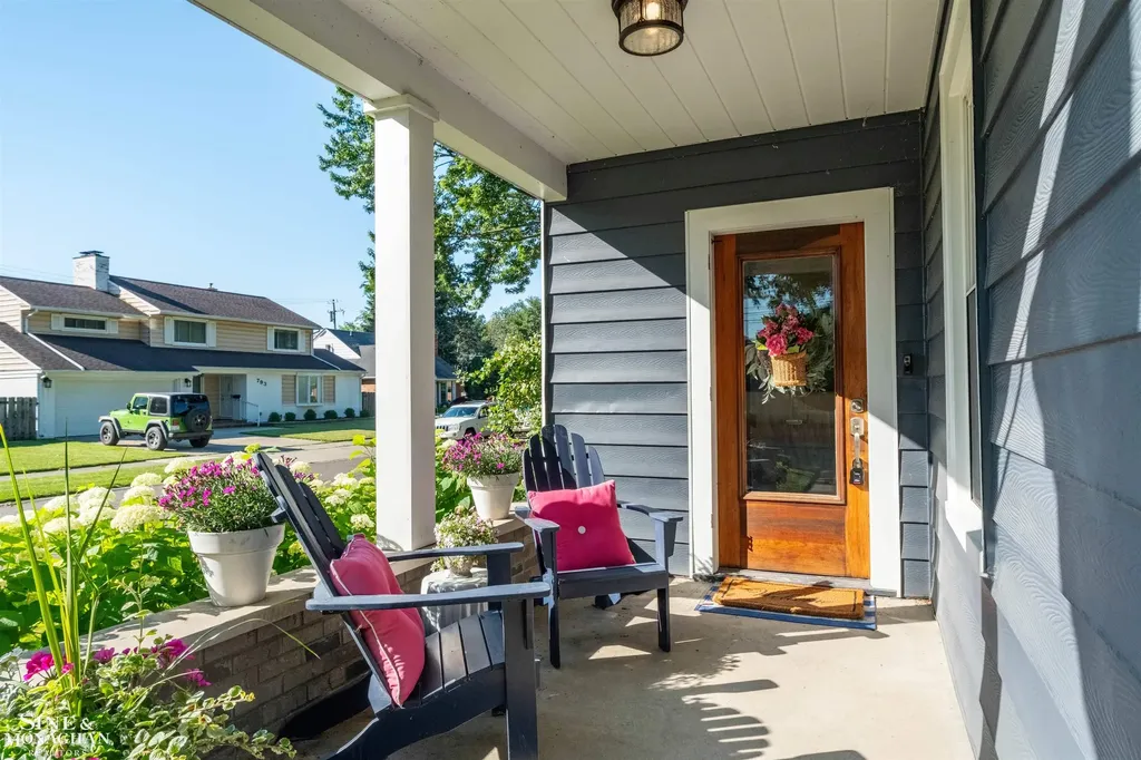 835 Cook Road Grosse Pointe Woods City MI 48236