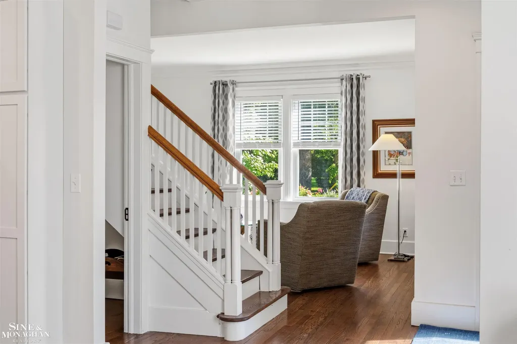 835 Cook Road Grosse Pointe Woods City MI 48236