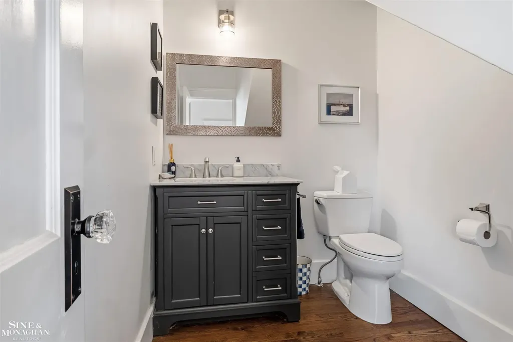 835 Cook Road Grosse Pointe Woods City MI 48236