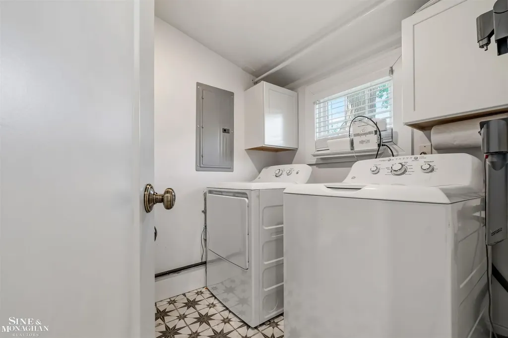835 Cook Road Grosse Pointe Woods City MI 48236