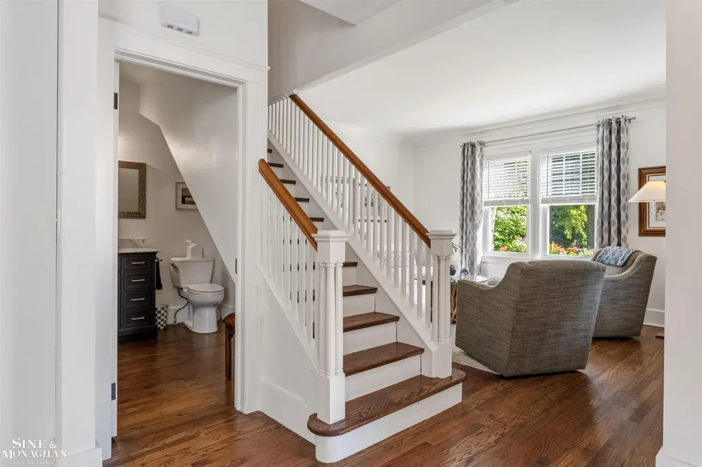 835 Cook Road Grosse Pointe Woods City MI 48236