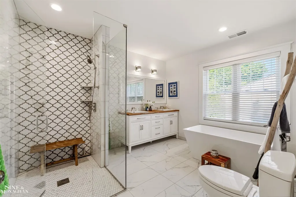 835 Cook Road Grosse Pointe Woods City MI 48236