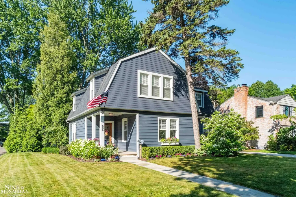 835 Cook Road Grosse Pointe Woods City MI 48236