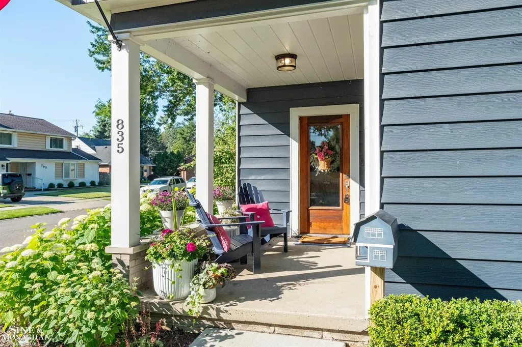 835 Cook Road Grosse Pointe Woods City MI 48236