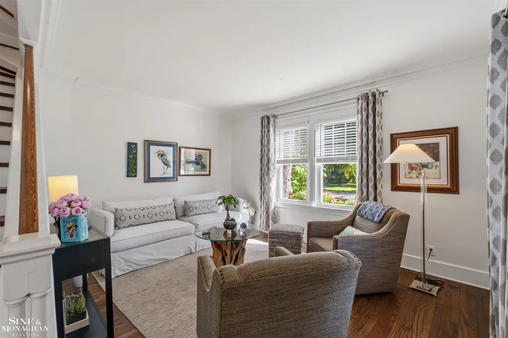 835 Cook Road Grosse Pointe Woods City MI 48236