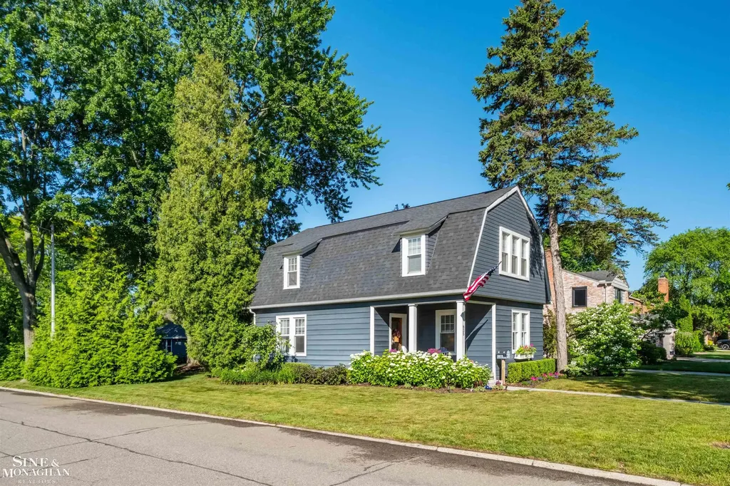 835 Cook Road Grosse Pointe Woods City MI 48236