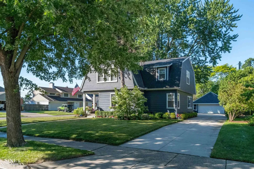 835 Cook Road Grosse Pointe Woods City MI 48236