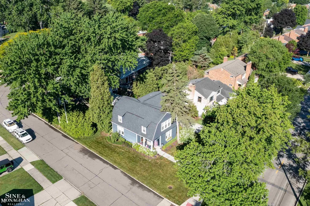 835 Cook Road Grosse Pointe Woods City MI 48236