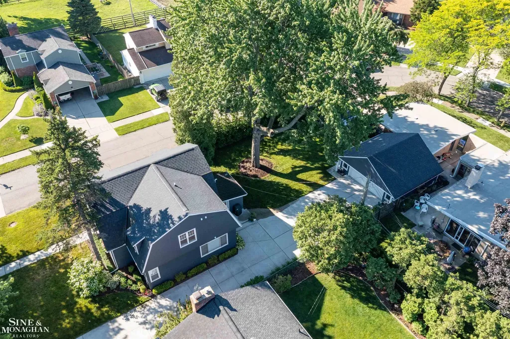 835 Cook Road Grosse Pointe Woods City MI 48236