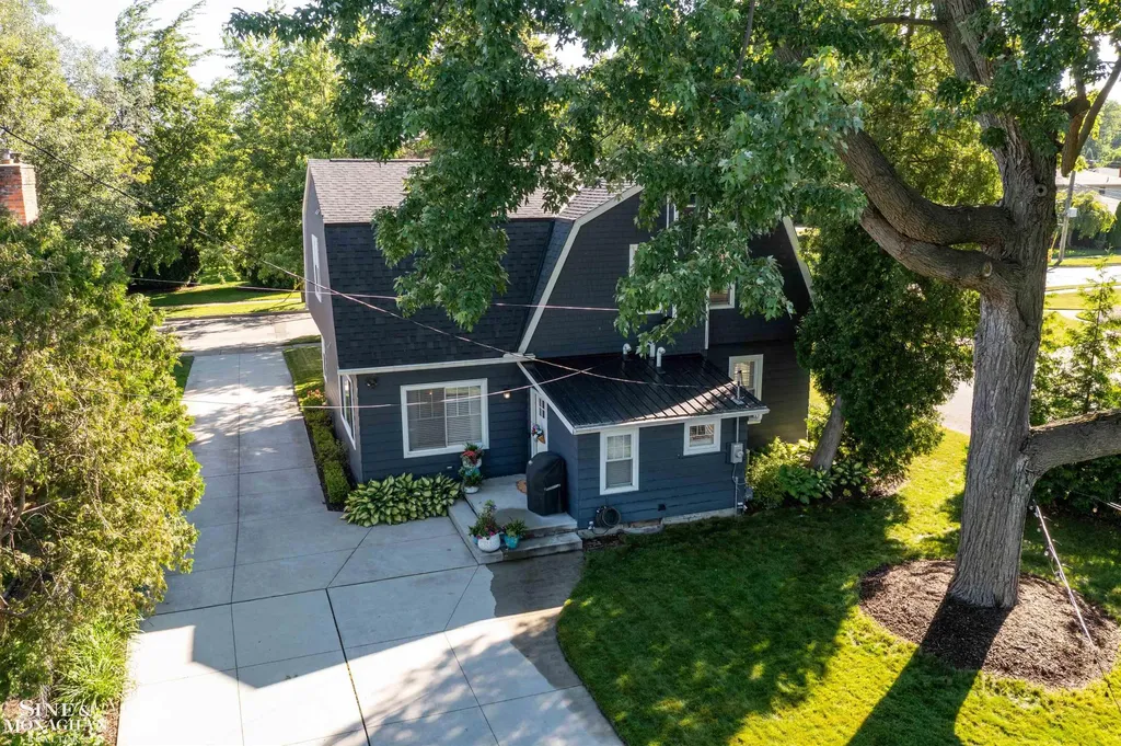835 Cook Road Grosse Pointe Woods City MI 48236