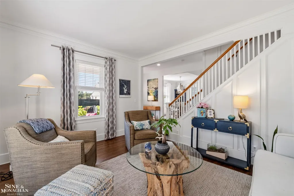 835 Cook Road Grosse Pointe Woods City MI 48236